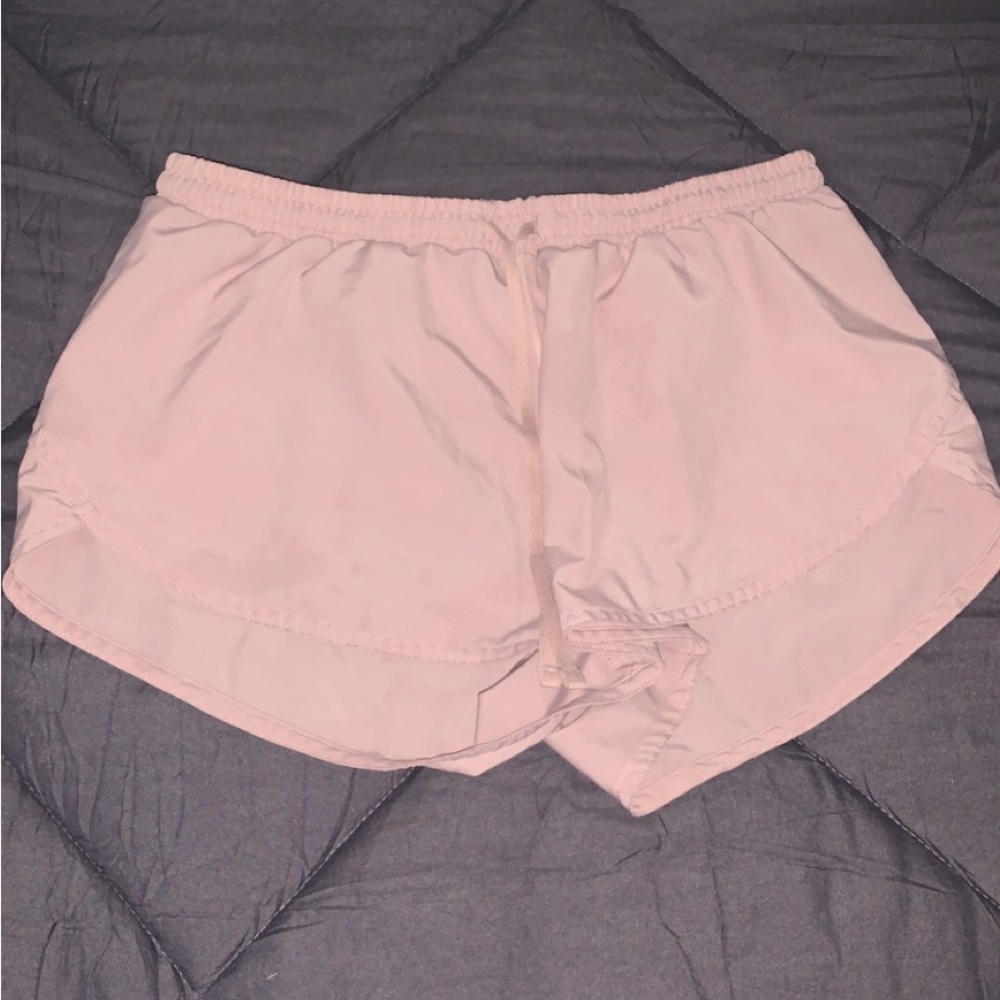 Mid rise dolphin hem run shorts 3” inseam